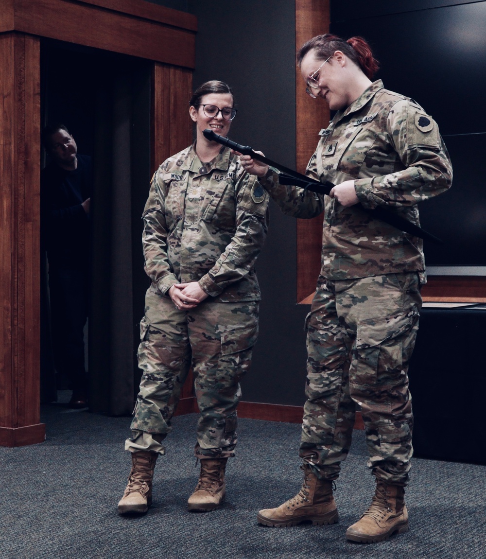 Illinois National Guard Soldier Honored for More Than a Decade of Service