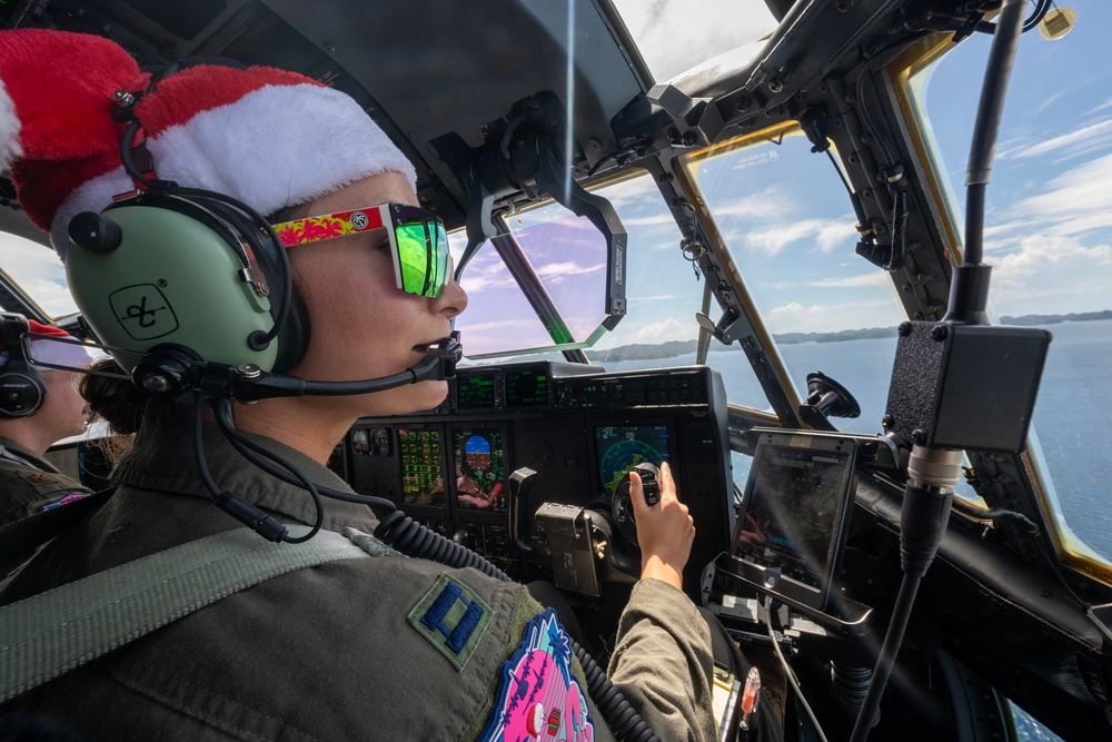 Santa 36: 36th EAS delivers LCLA humanitarian bundles to Palau