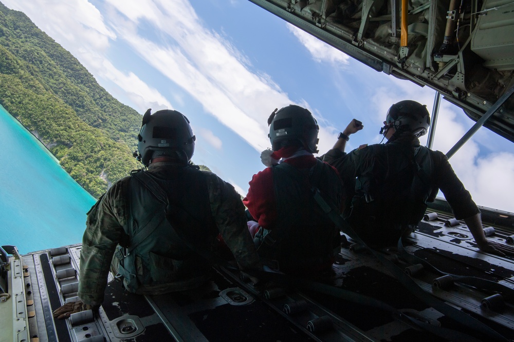 Santa 36: 36th EAS delivers LCLA humanitarian bundles to Palau