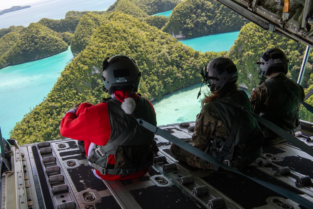 Santa 36: 36th EAS delivers LCLA humanitarian bundles to Palau