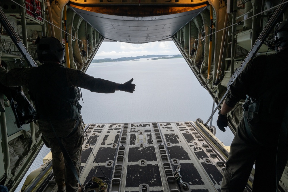 Santa 36: 36th EAS delivers LCLA humanitarian bundles to Palau