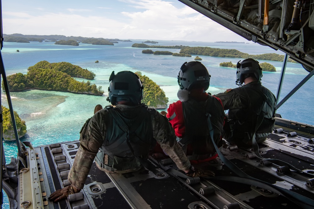 Santa 36: 36th EAS delivers LCLA humanitarian bundles to Palau