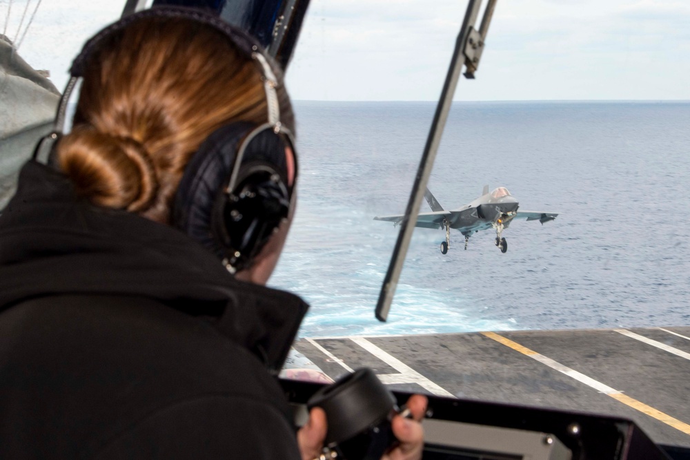 USS Carl Vinson (USS Carl Vinson) Conducts Flight Operations