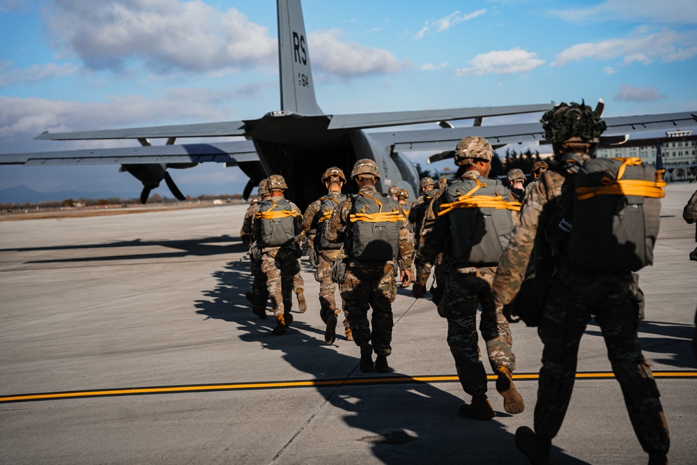 Sky Soldiers Conduct Airborne Operation Over Juliet Drop Zone