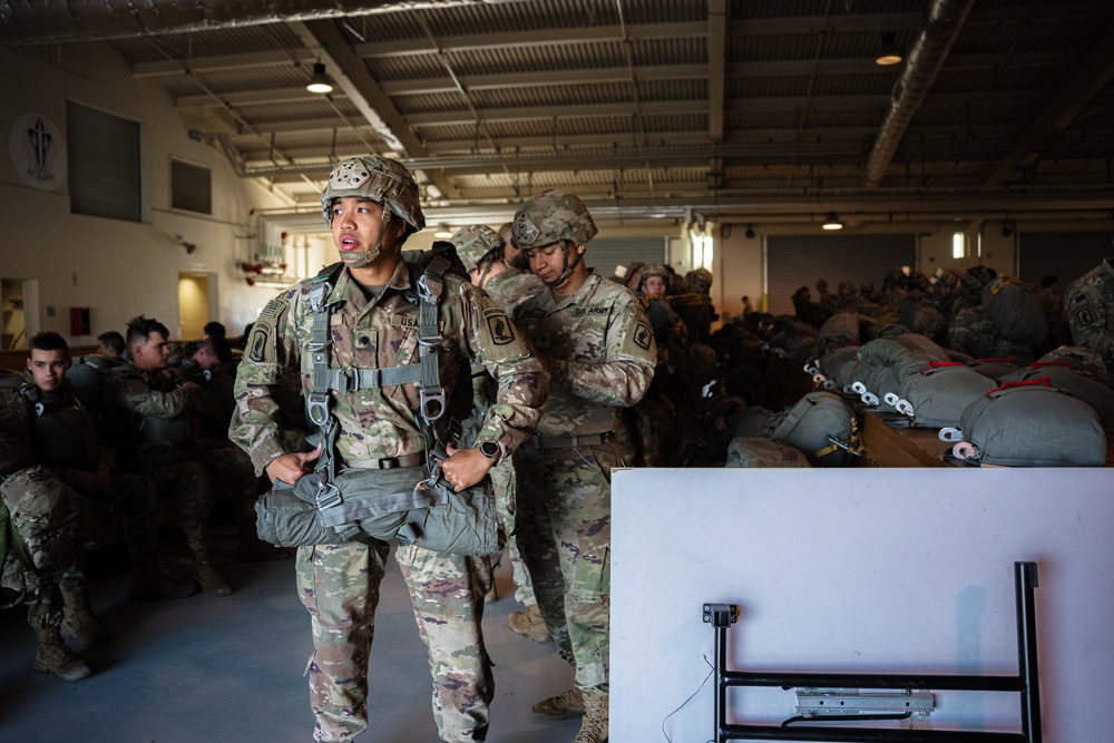 Sky Soldiers Conduct Airborne Operation Over Juliet Drop Zone