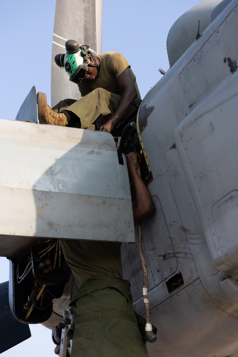 Marine Medium Tiltrotor Squadron (VMM) 261 (Rein.) Marines conduct daily maintenance