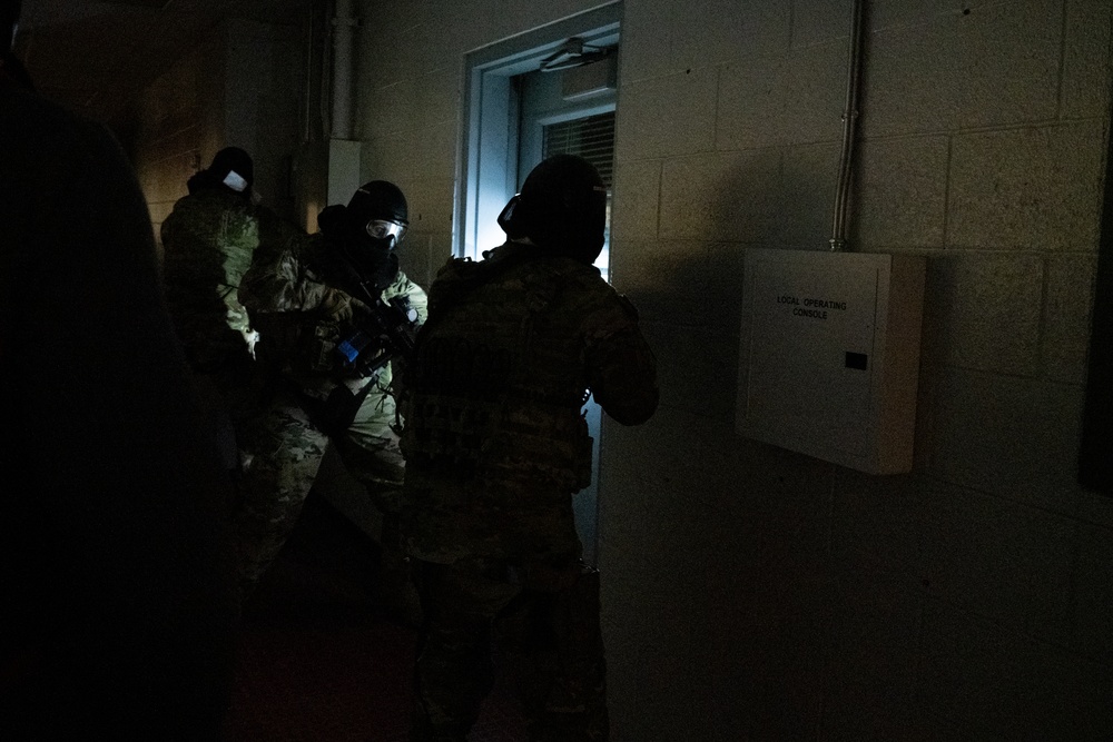 181st SFS conducts active shooter training with civilian partners