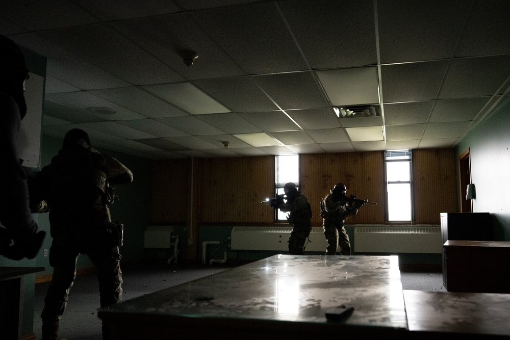 181st SFS conducts active shooter training with civilian partners