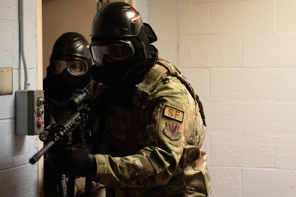 181st SFS conducts active shooter training with civilian partners