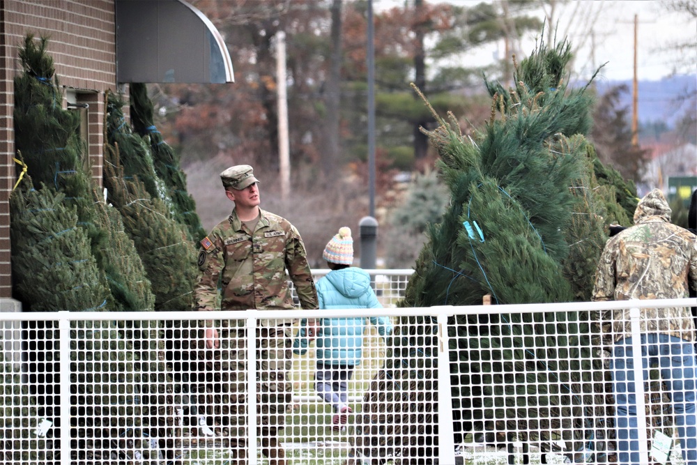 DVIDS - Images - Dozens Of Christmas Trees Donated To Fort McCoy Troops ...