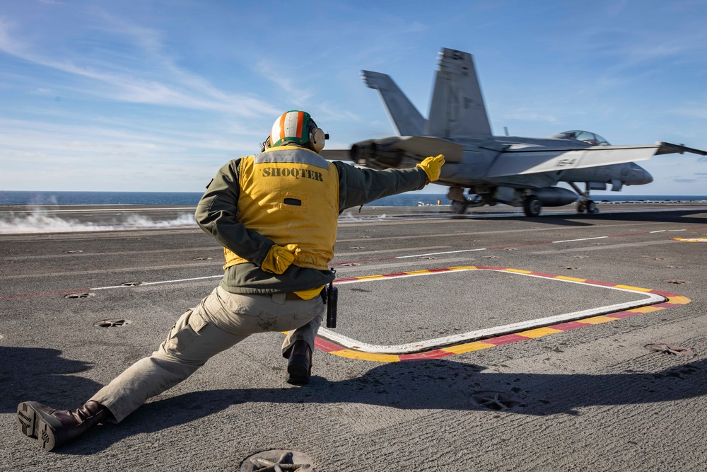 Abraham Lincoln conducts flight operations