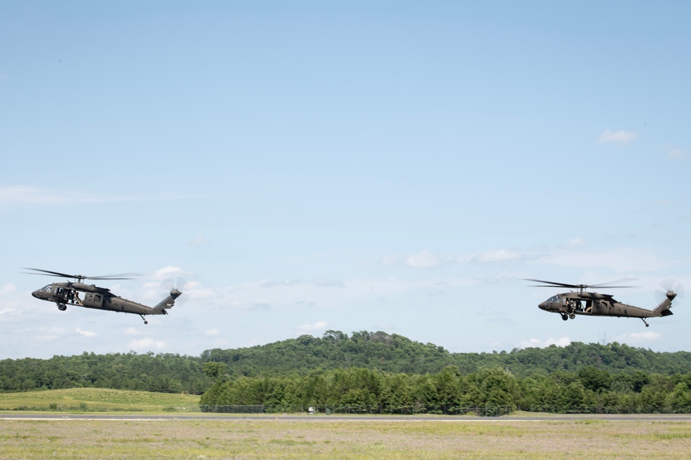 Soldiers and Airmen Prep for Airshow
