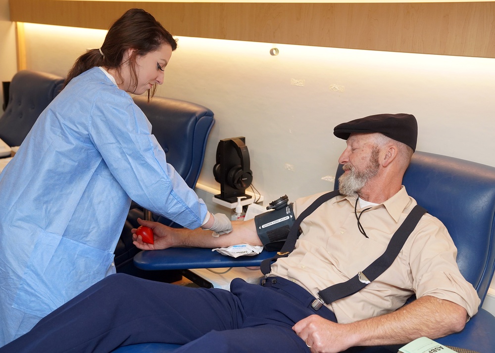 Naval Medical Forces Support Command hosts Holiday Blood Drive to Save Lives