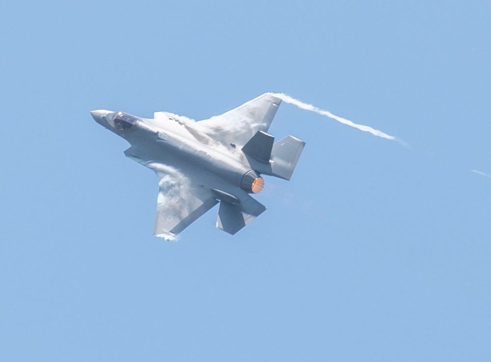 Soldiers and Airmen Prep for Airshow