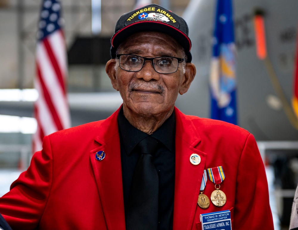 Tuskegee Airman visits the 121st ARW after 74 years