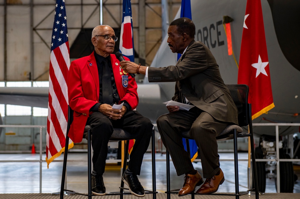 Tuskegee Airman visits the 121st ARW after 74 years