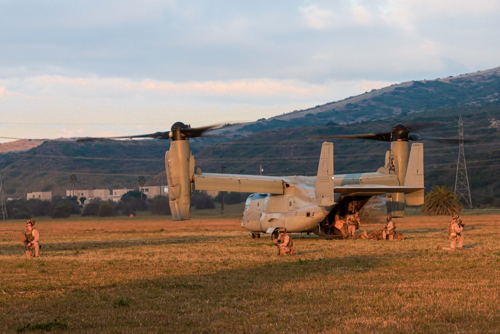 BLT 1/5 Conducts Ship-to-shore Airfield Seizure Mission