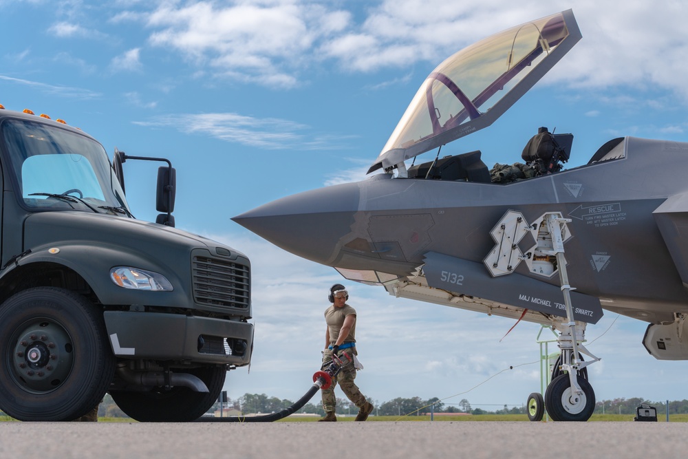 F-35s return to Eglin after NFL flyover