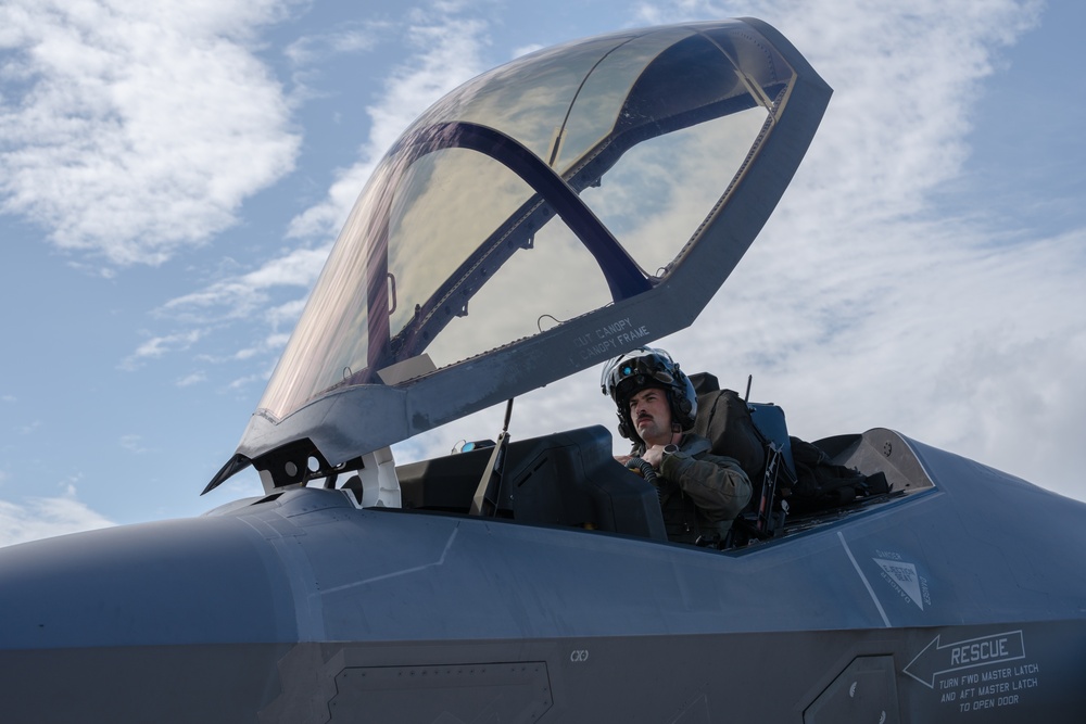 F-35s return to Eglin after NFL flyover