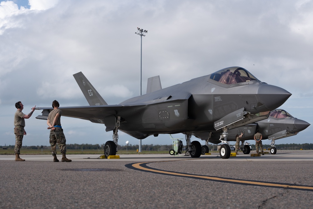 F-35s return to Eglin after NFL flyover