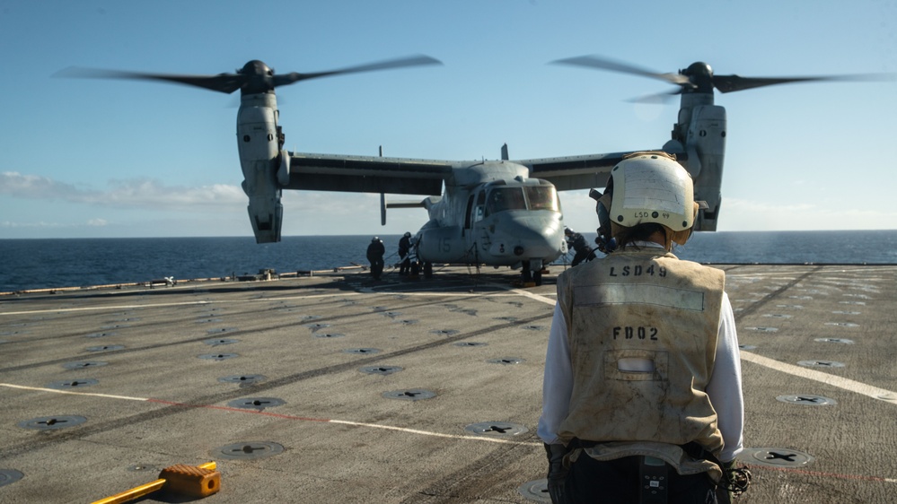 Marines, Sailors Conduct Flight Operations Aboard USS Harpers Ferry