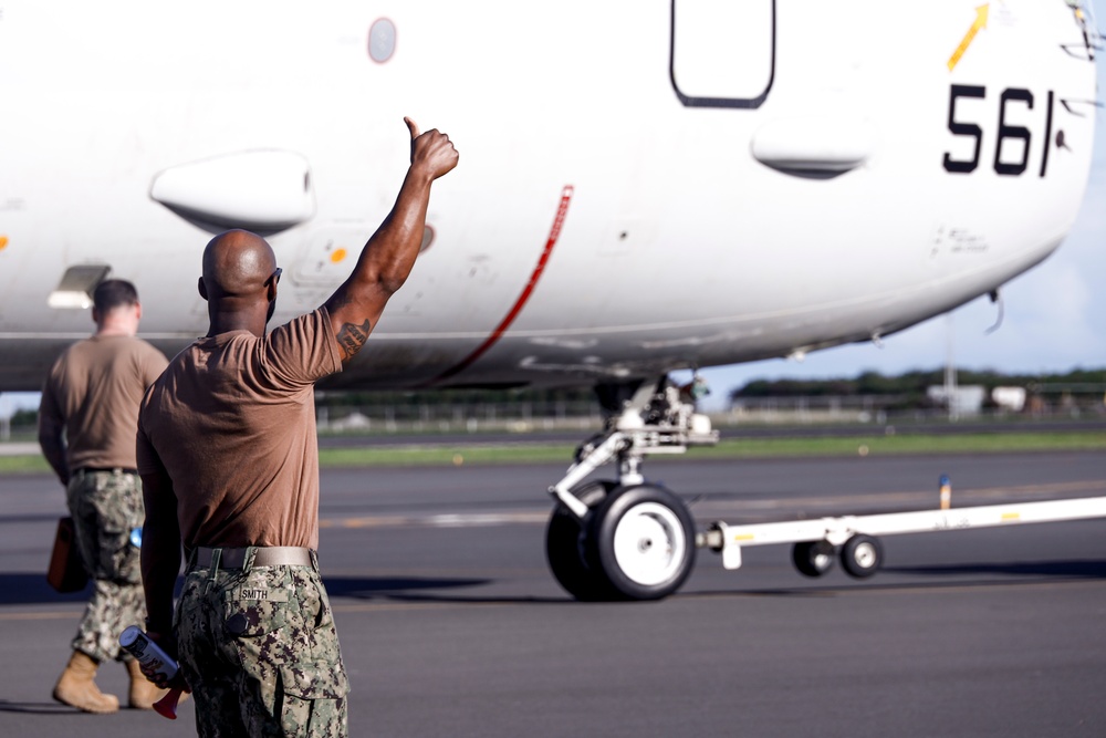 Sailors Tow P-8A Poseidon to Wash Area after Extraction from Kaneohe Bay