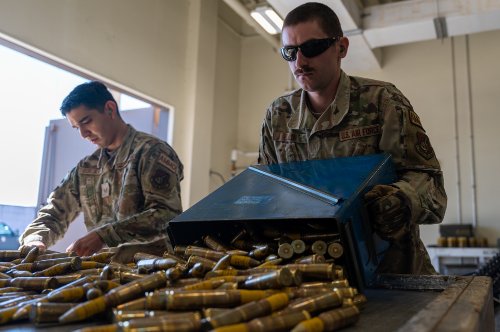 Kunsan maintainers give Wolf Pack jets their bite