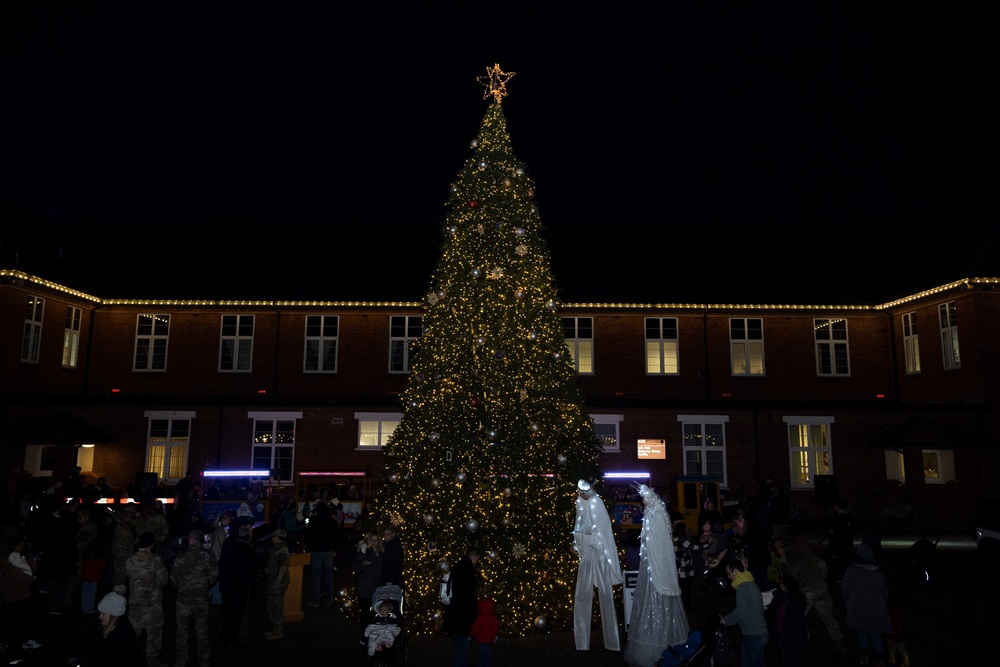 Team Mildenhall celebrates holiday season with tree lighting