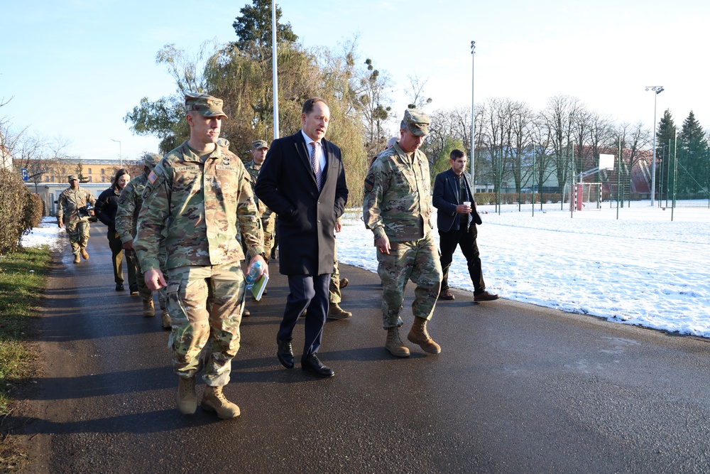 The Ambassador of the United States to Poland visits Camp Kosciuszko