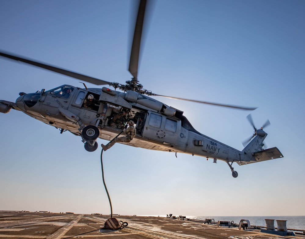 USS Gravely (DDG 107) Conducts Helicopter Rope Suspension Drills with EOD