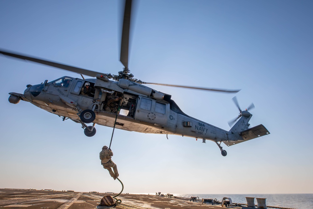 USS Gravely (DDG 107) Conducts Helicopter Rope Suspension Drills with EOD