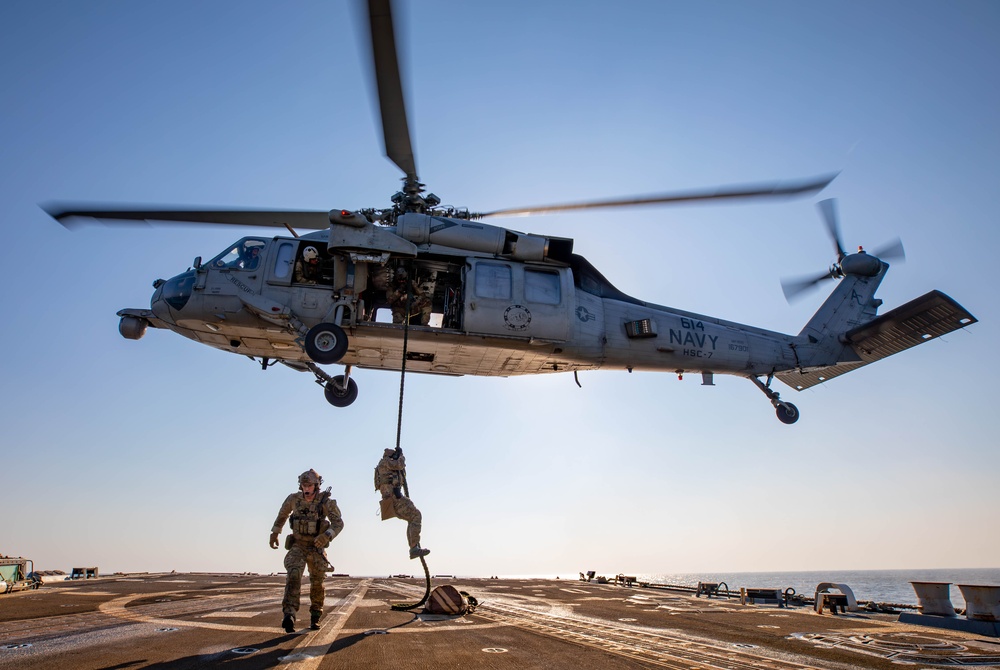 USS Gravely (DDG 107) Conducts Helicopter Rope Suspension Drills with EOD