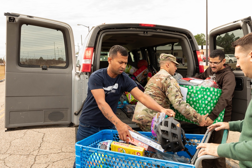 11th CYB delivers toys to Fort Eisenhower Christmas House 01