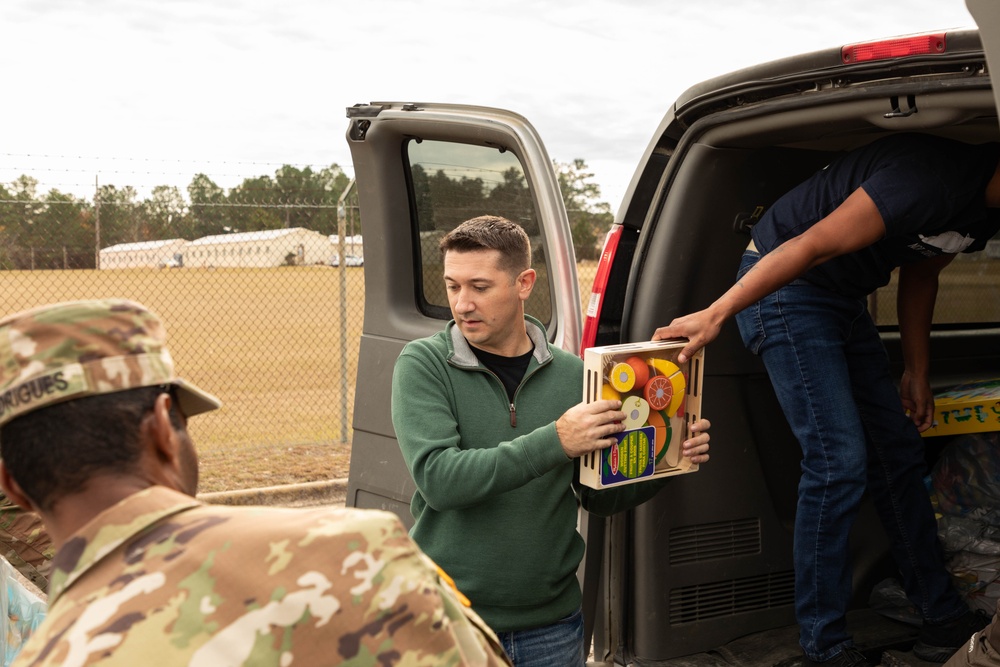 11th CYB delivers toys to Fort Eisenhower Christmas House 02