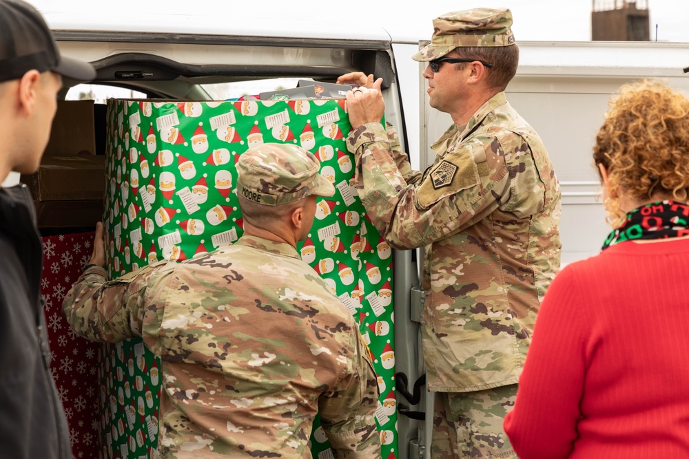 11th CYB delivers toys to Fort Eisenhower Christmas House 06