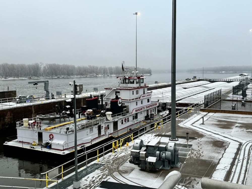 DVIDS News Upper Mississippi River navigation season closes for the