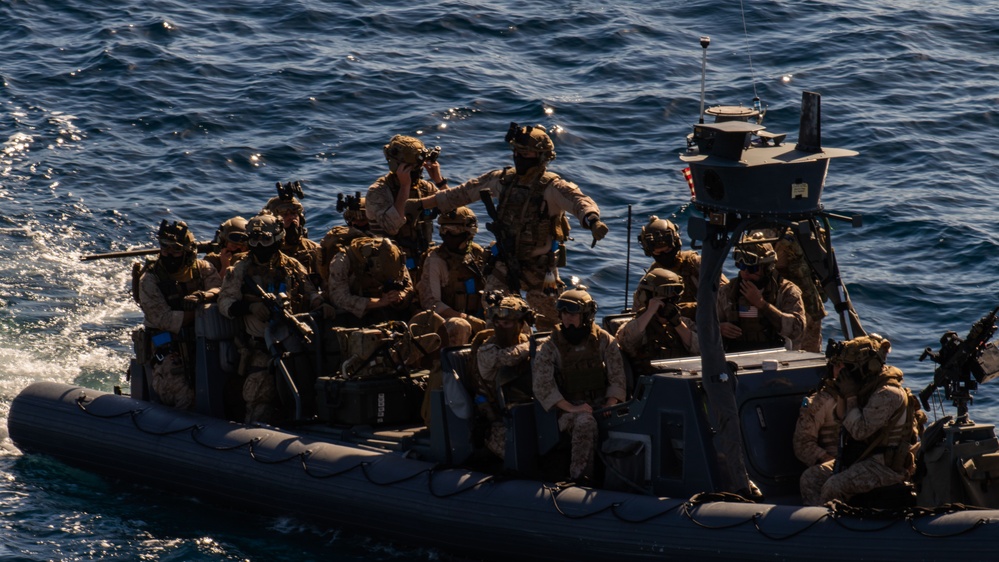 Recon Marines launch from USS Harpers Ferry for VBSS