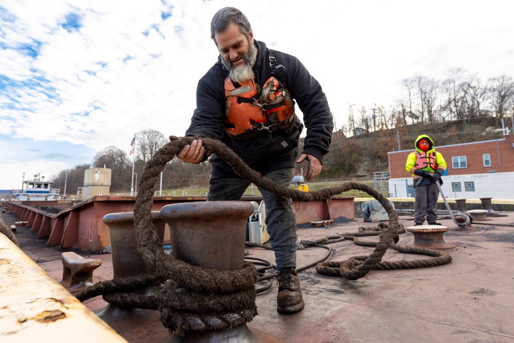 Headwaters Highlights: Elizabeth Locks and Dam crews keep navigation afloat at one of the oldest locks in the Nation