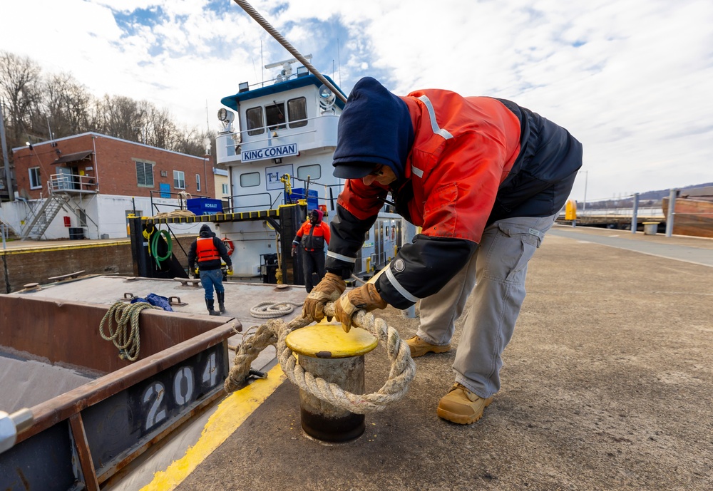 Headwaters Highlights: Elizabeth Locks and Dam crews keep navigation afloat at one of the oldest locks in the Nation