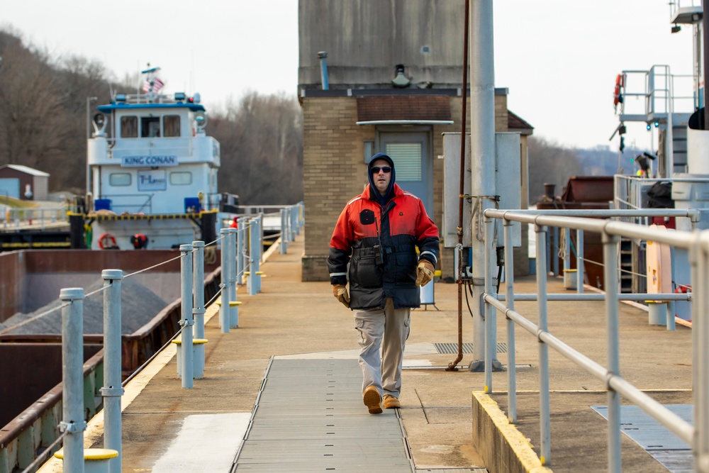 Headwaters Highlights: Elizabeth Locks and Dam crews keep navigation afloat at one of the oldest locks in the Nation