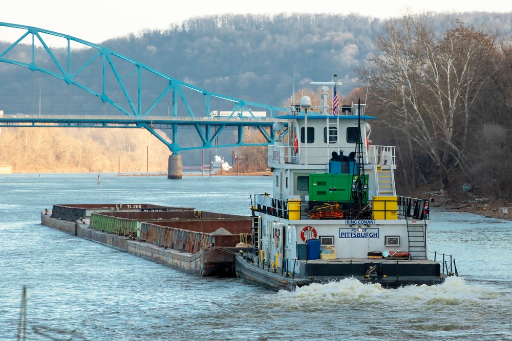 Headwaters Highlights: Elizabeth Locks and Dam crews keep navigation afloat at one of the oldest locks in the Nation