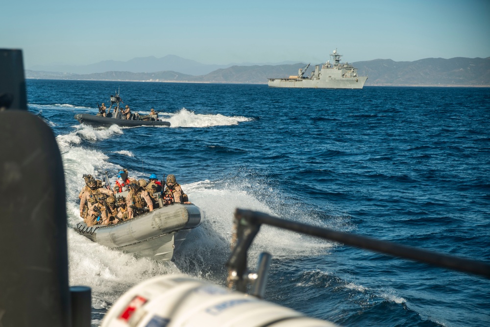 Recon Marines Seize Target Vessel During VBSS Training