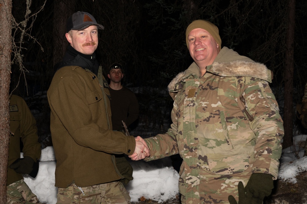 19th Air Force Commander Maj. Gen. Quinn visits Arctic Survival School on Eielson