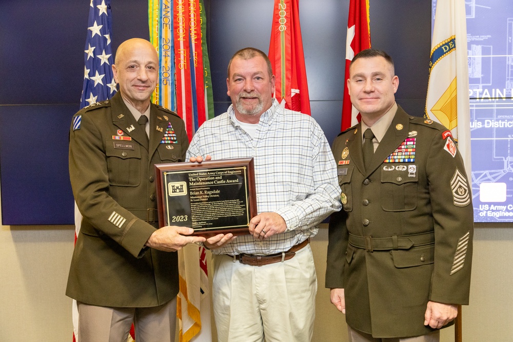 Ragsdale receives 2023 Chief of Engineers Operations and Maintenance Castle Award
