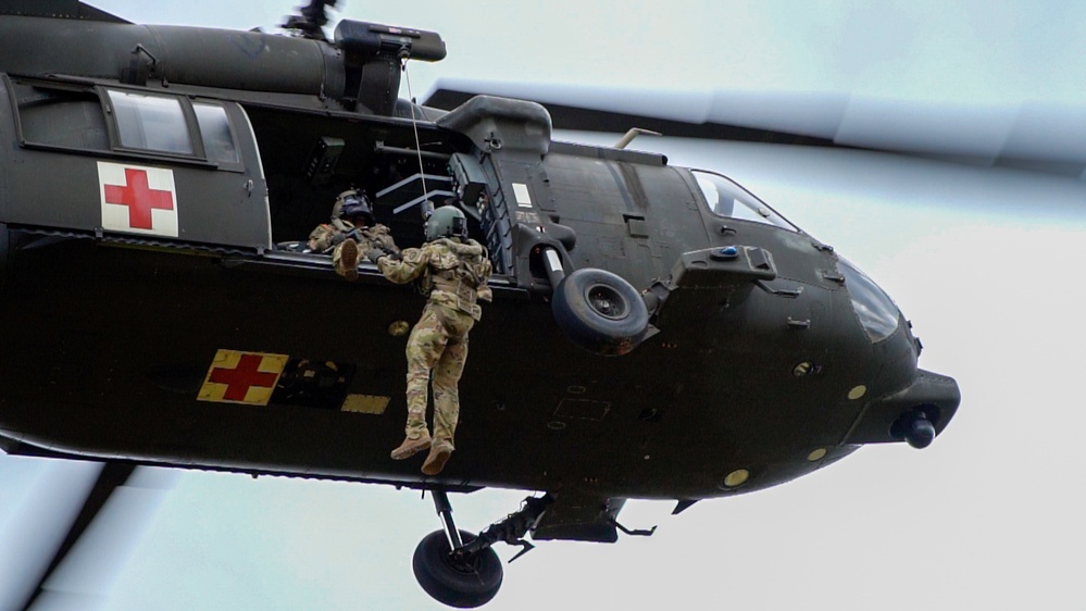 25th Combat Aviation Brigade Test Out New Hoist System