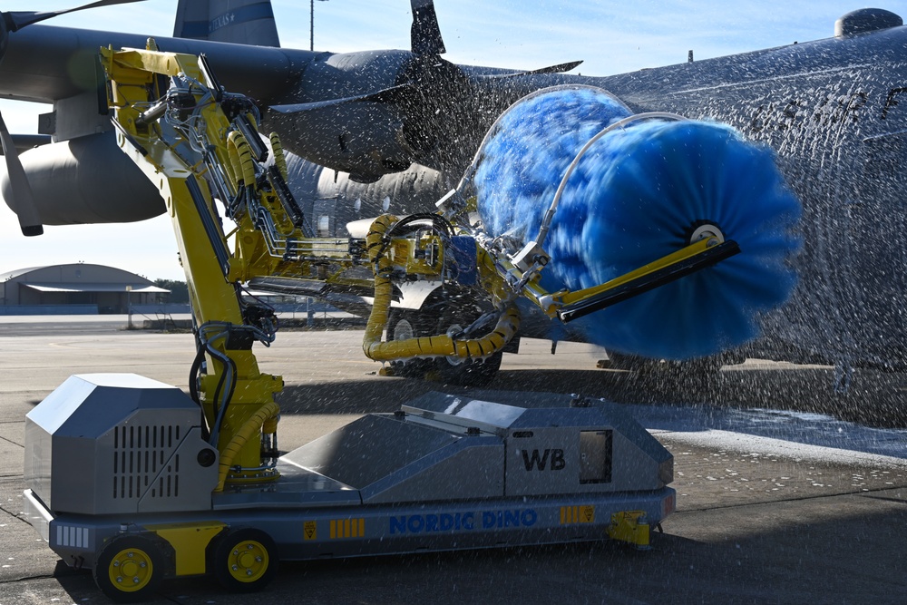 Nordic Dyno/Wilder Systems demonstrates the aircraft exterior cleaning robot