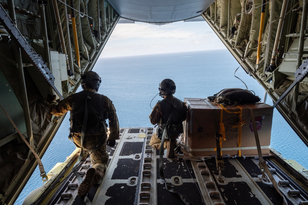 Santa 36: 36th EAS Airmen deliver humanitarian bundles to Satawan Atoll