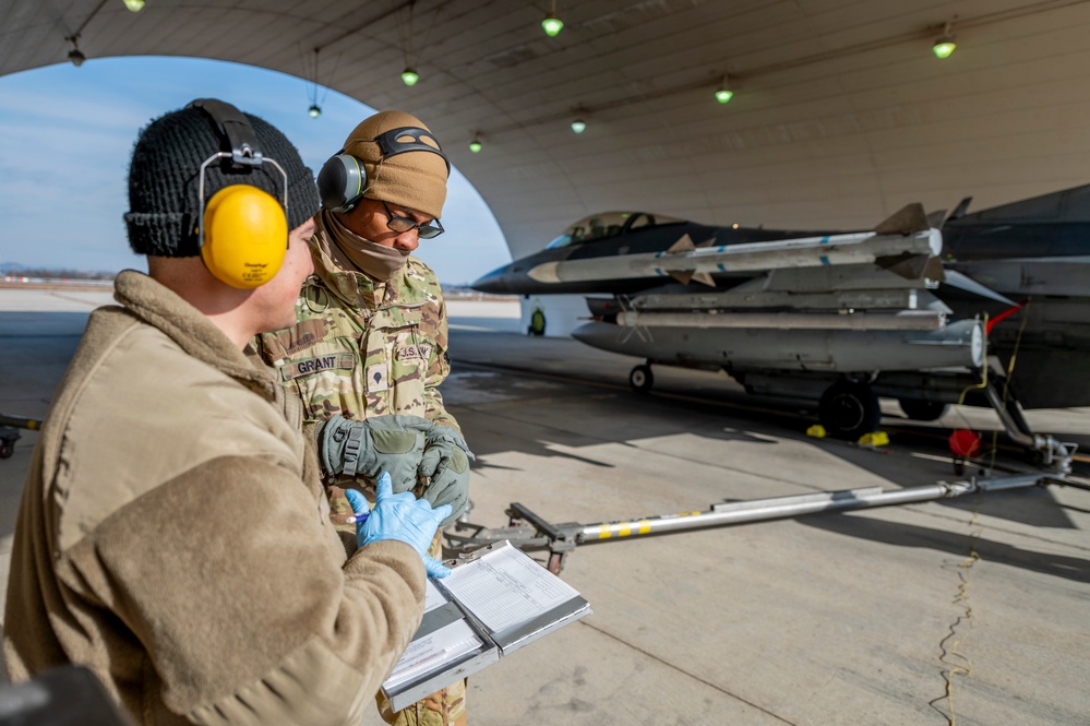 51st LRS and 2ID conduct first-ever joint hot-pit refueling