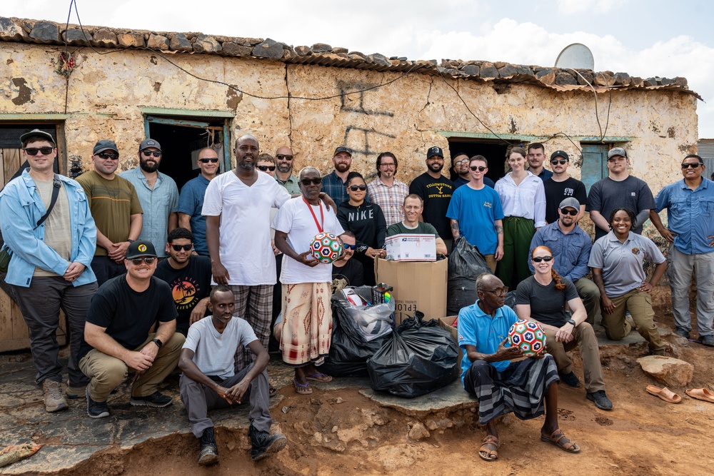 CJTF-HOA volunteers deliver toys to local families