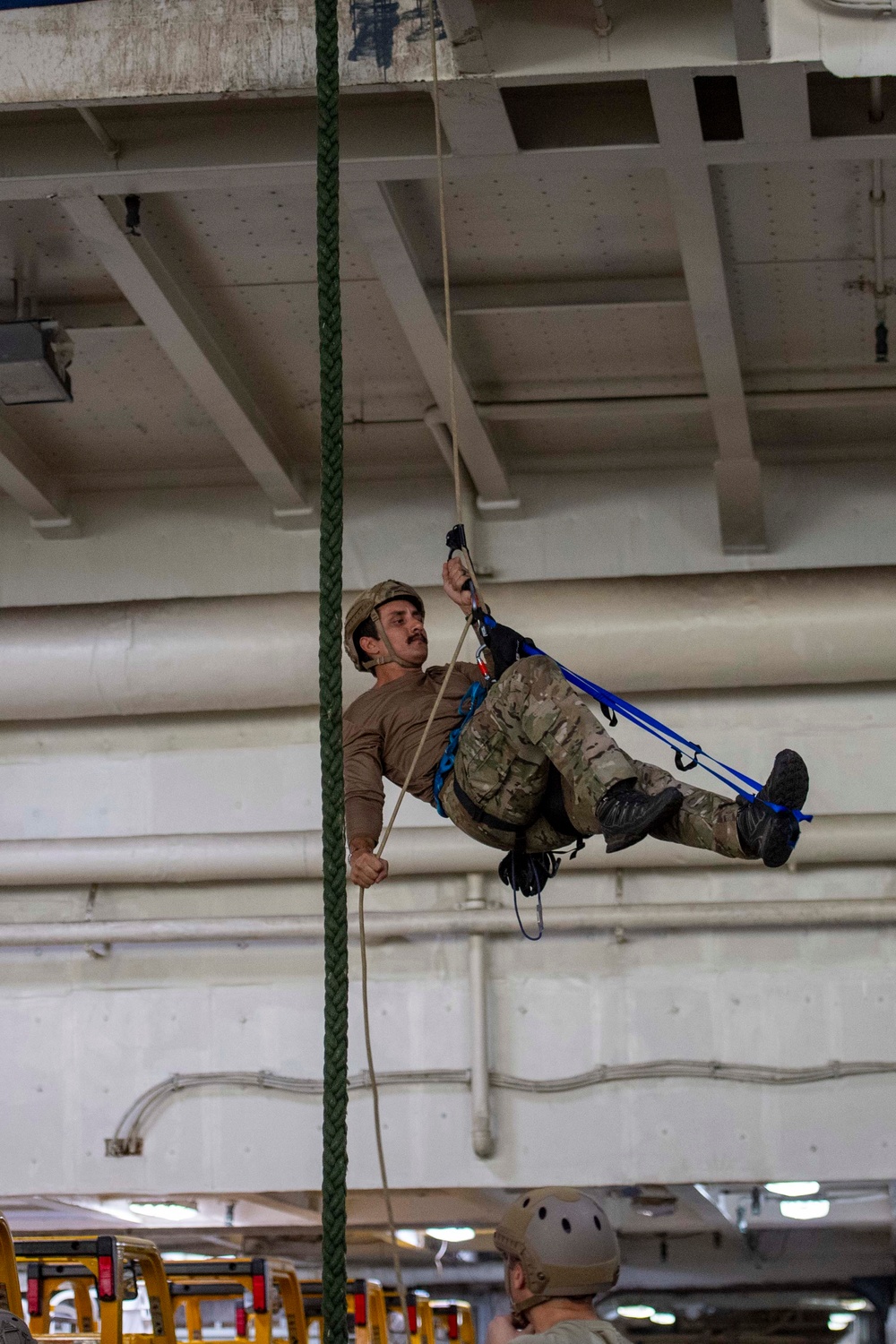 U.S. Navy Explosive Ordnance Disposal Technicians Conducts Helicopter Rope Suspension Technique Training